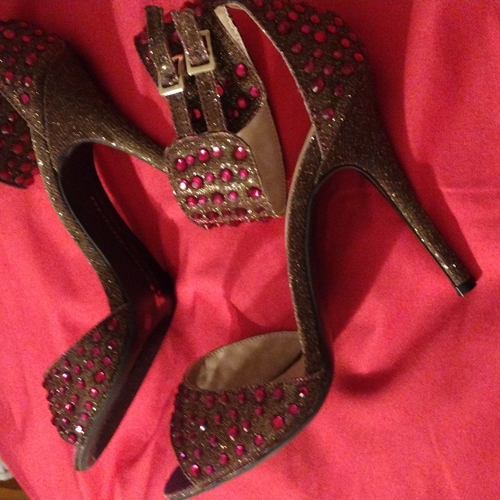 Shoes - Picture 2 of 4